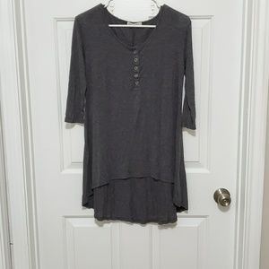 Hi-lo top with 3/4 sleeves